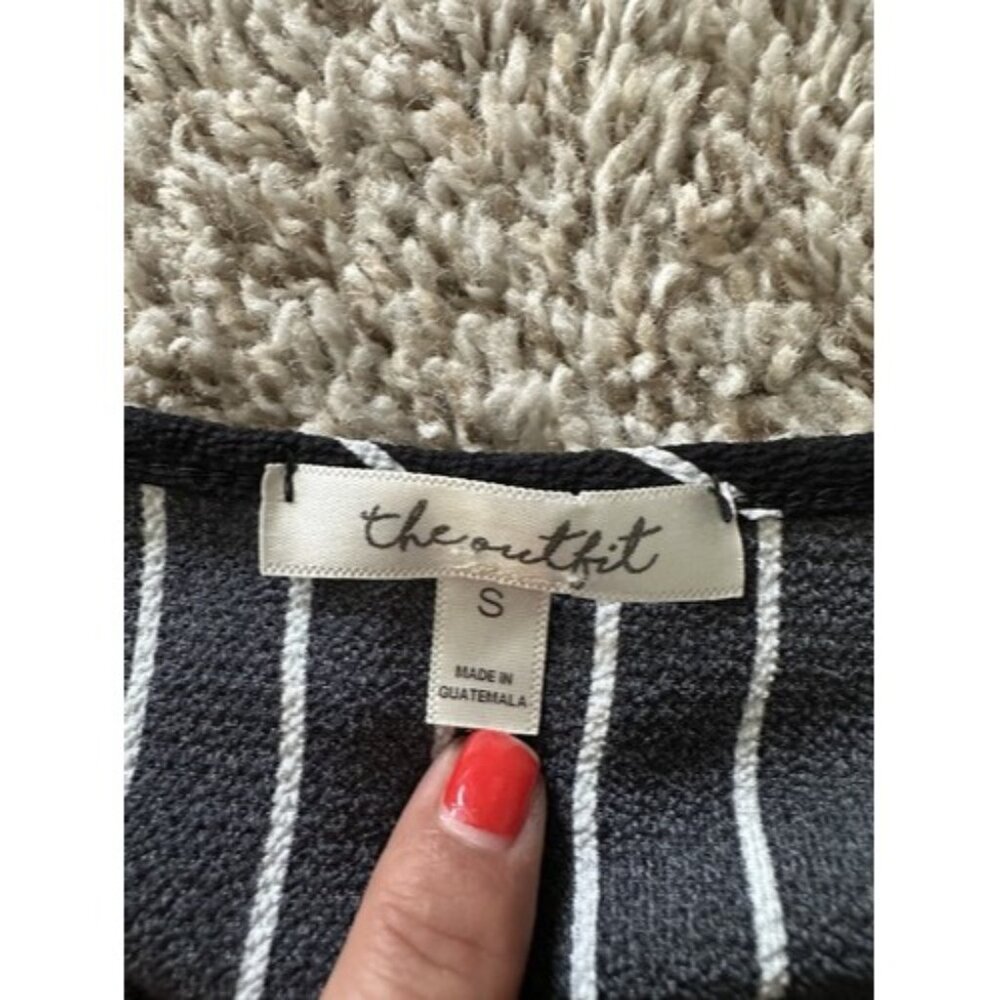The Outfit Pullover criss cross v neck front striped size small short sleeve top - Picture 5 of 9